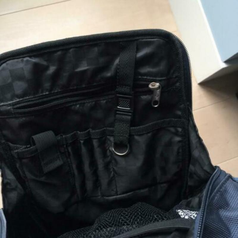 Verstelbare samsonite schoudertas met veel vakken.