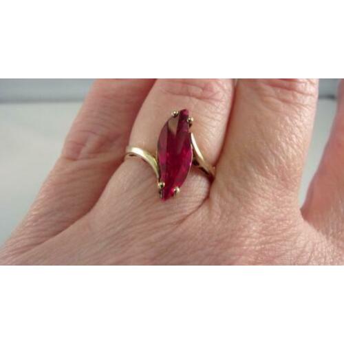 Unieke gouden Art Deco ring met Robijn. Amerikaanse ring