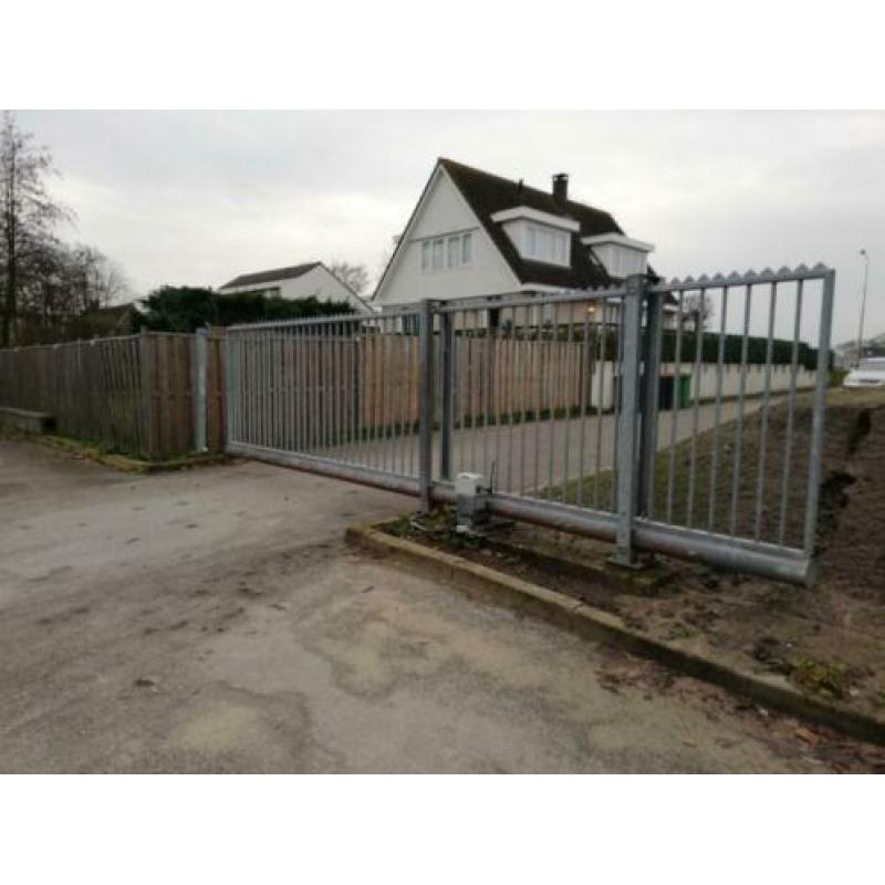 Ruim 5 meter breed electrisch tuinhek