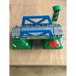 Thomas, trein rails en heel veel wagonnetjes
