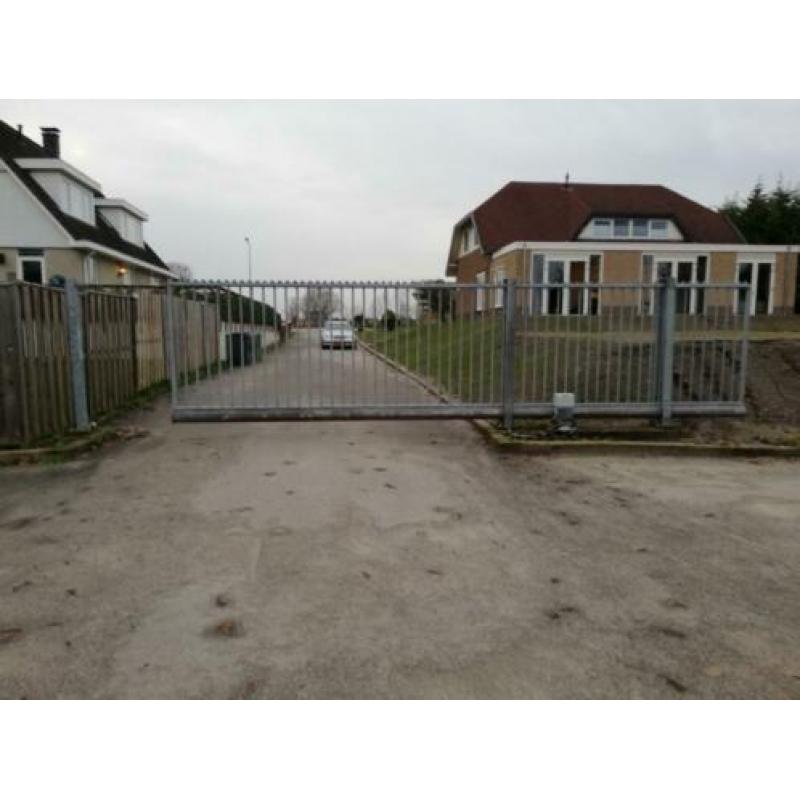 Ruim 5 meter breed electrisch tuinhek