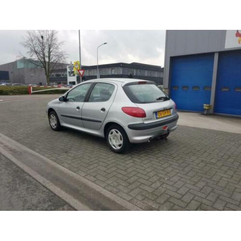 Peugeot 206 1.4 Gentry 5 Deurs Automaat Airco Nap Elektr ram