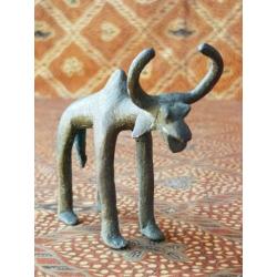 Mooi antiek Oosters brons beeldje van een heilige stier 8 cm