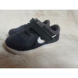 Nike stoere sneakers maat 23,5
