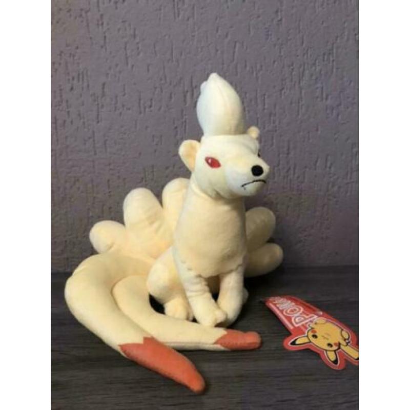 Nieuw: Nidorino Pokémon knuffel ( 30cm)