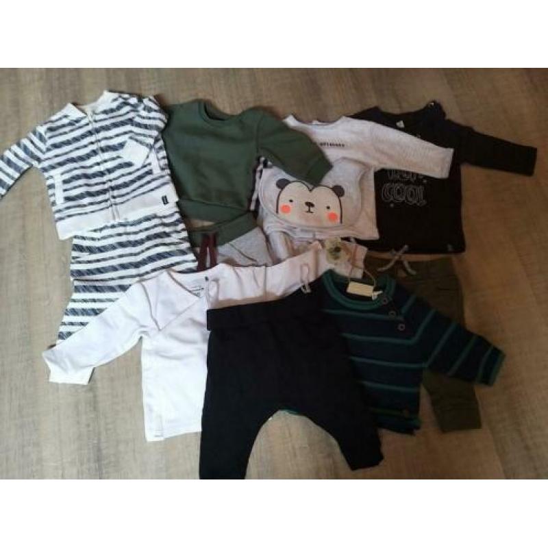 Babykleertjes maat 56