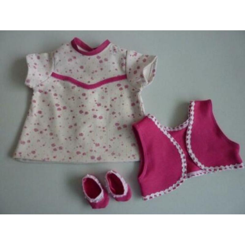 Jurkje met vestje en slofjes voor de baby pop van 43 cm.