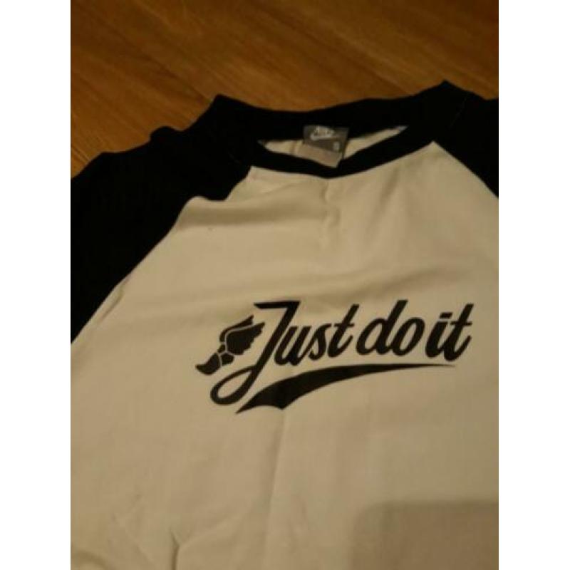 Nieuw(staat) Nike tshirt maat 128-140