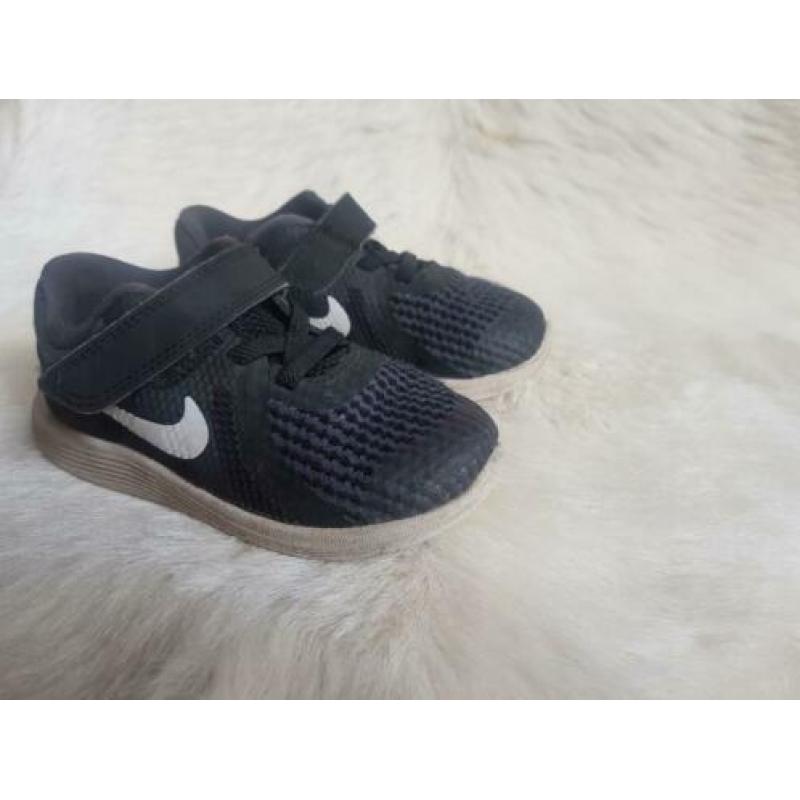 Nike stoere sneakers maat 23,5