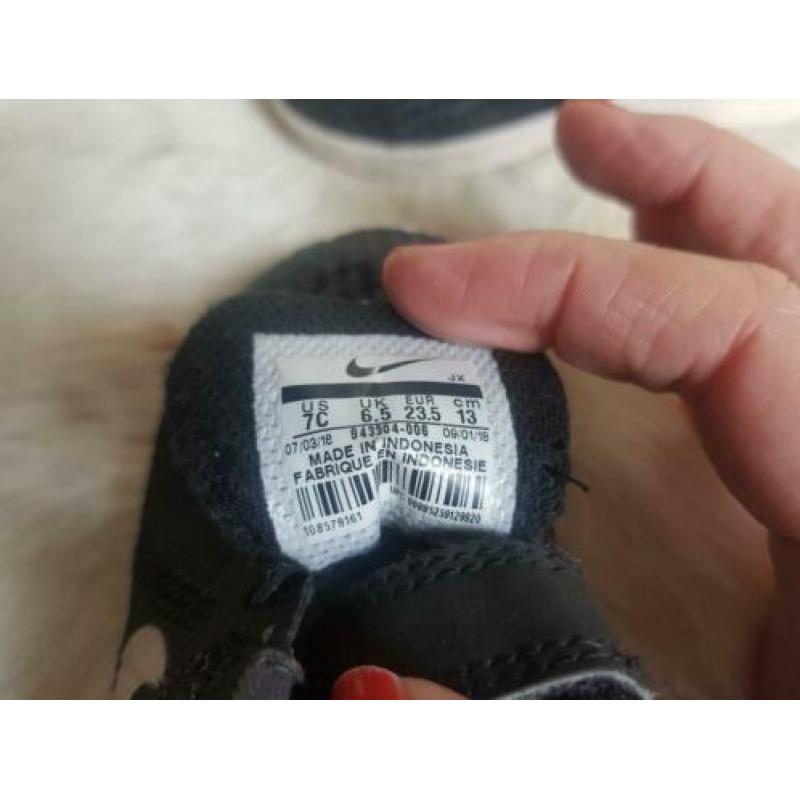Nike stoere sneakers maat 23,5