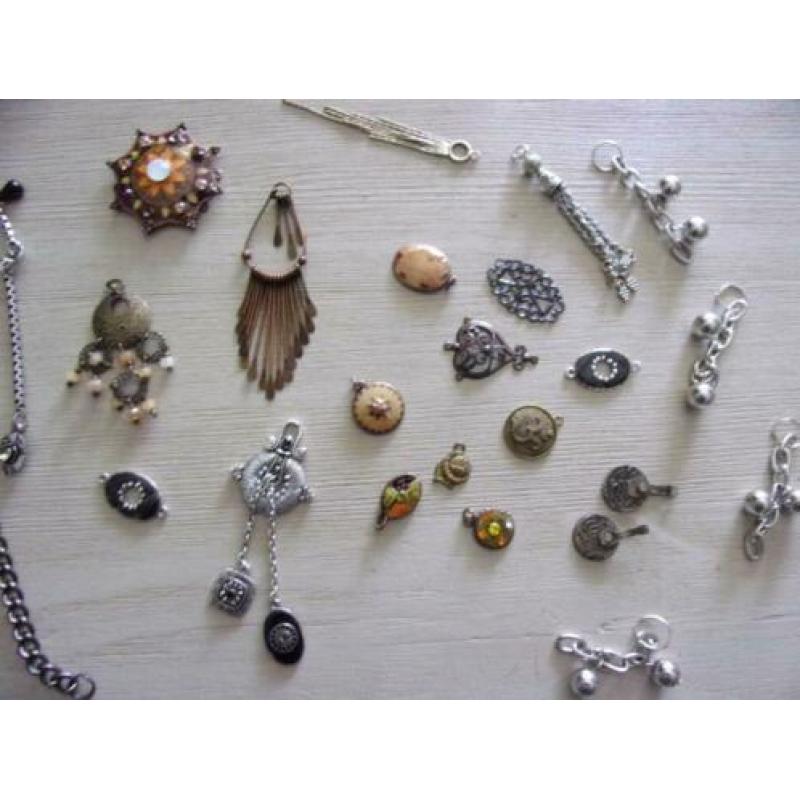 SALE!! 5,00euro,,HANGERS/BEDELS en KETTINGEN