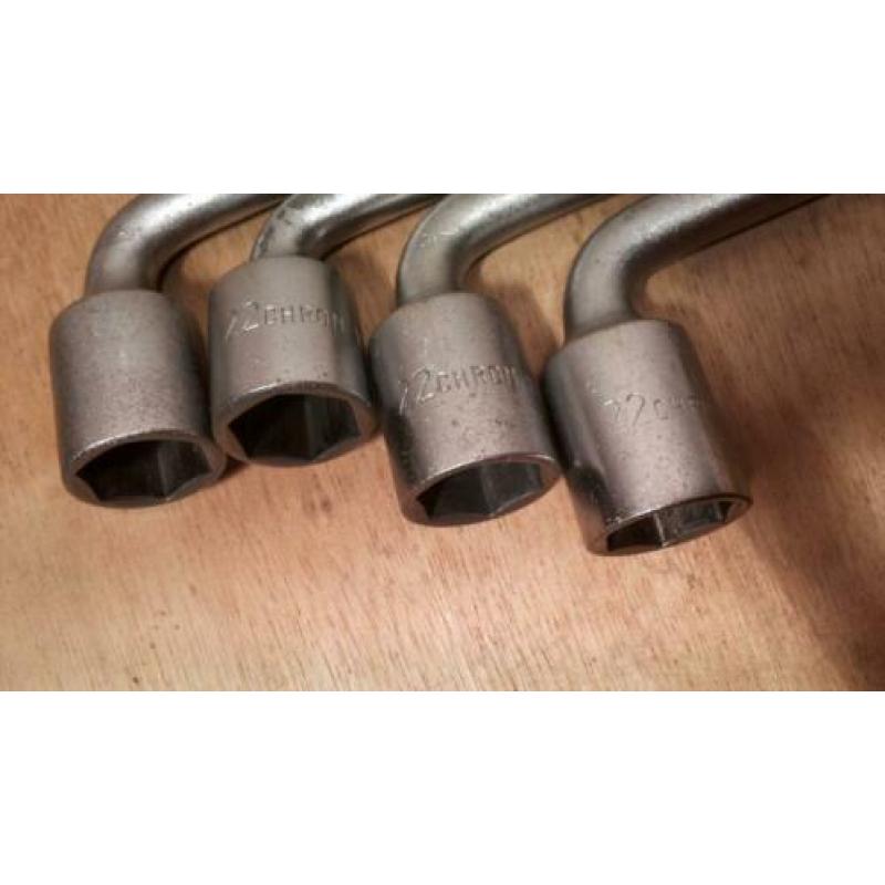 Gebogen dopsleutel 22