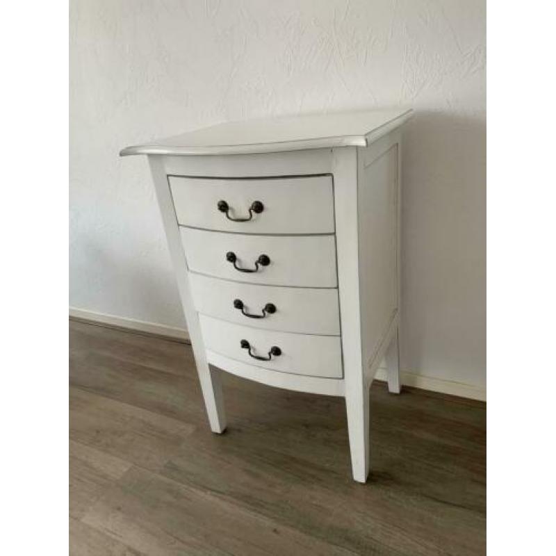 Leuk schattig wit kastje