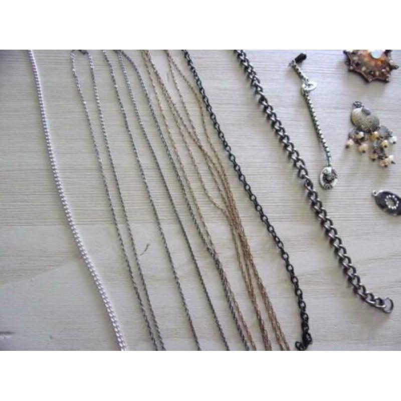 SALE!! 5,00euro,,HANGERS/BEDELS en KETTINGEN