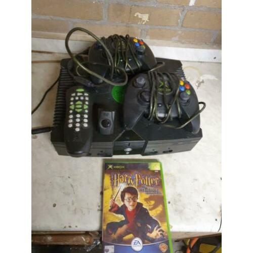 Xbox met 2 controllers