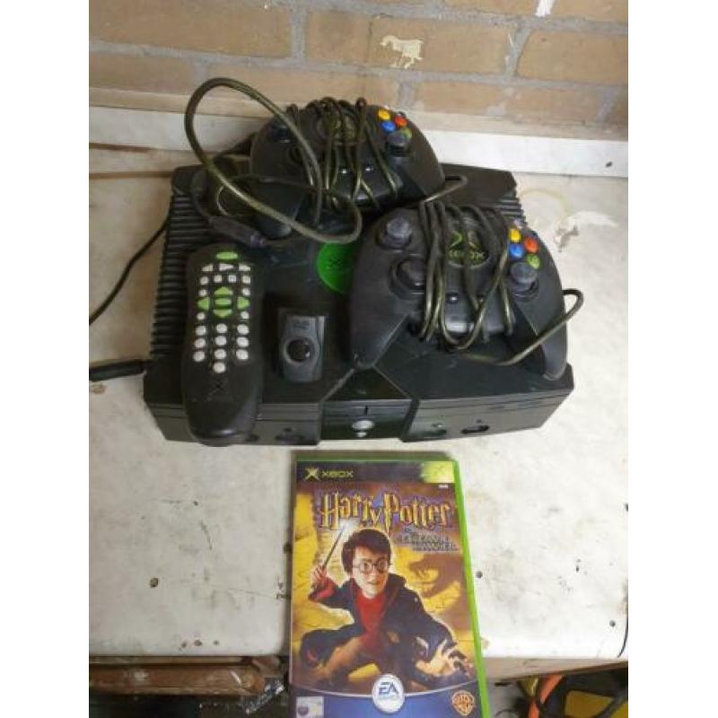Xbox met 2 controllers