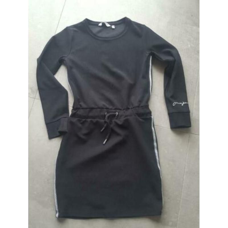 America Today rode hooded sweater maat 146-152