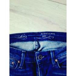 Levi's jeans slight curve 27