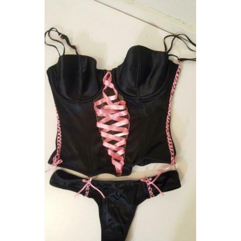 Sexy zwart met roze corset incl string, satijnachtig, mt XS