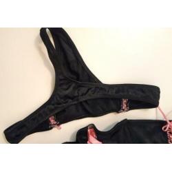 Sexy zwart met roze corset incl string, satijnachtig, mt XS