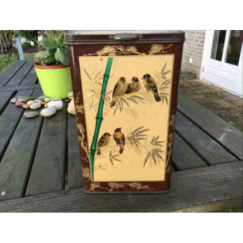 Blik “Bekkers” vogels 28hoog x 17cm vierkant.