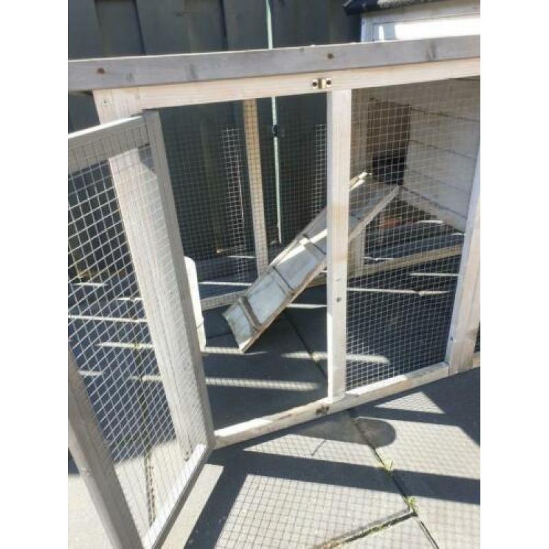 Konijnenhok voor in de tuin