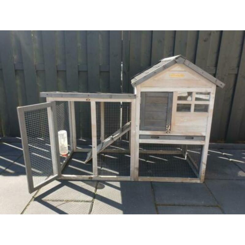 Konijnenhok voor in de tuin