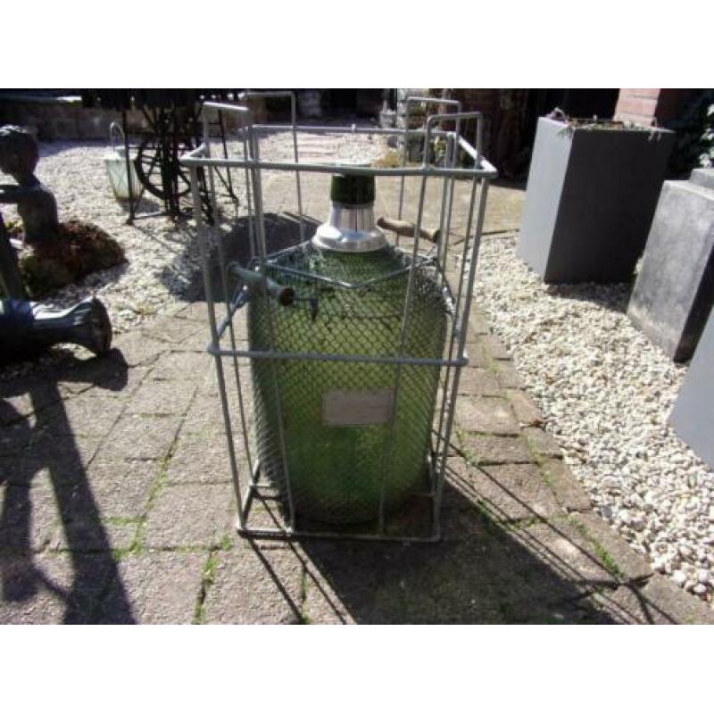 TUINSPUL,FLES IN KRAT,jaren buiten gehad