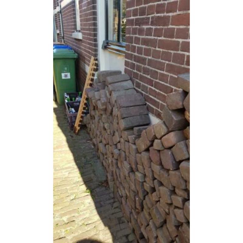 Straatklinkers in alle formaten hele en halve. Gratis