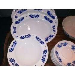 servies Boch Festival "eikenblad met kroon"
