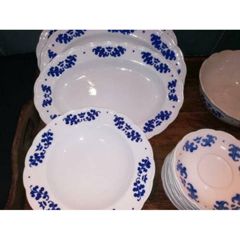 servies Boch Festival "eikenblad met kroon"