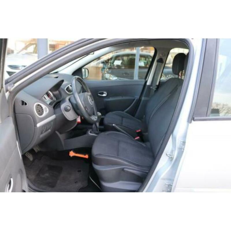 Renault Clio 1.5 dCi Collection 50 procent deal 1.725,- ACTI