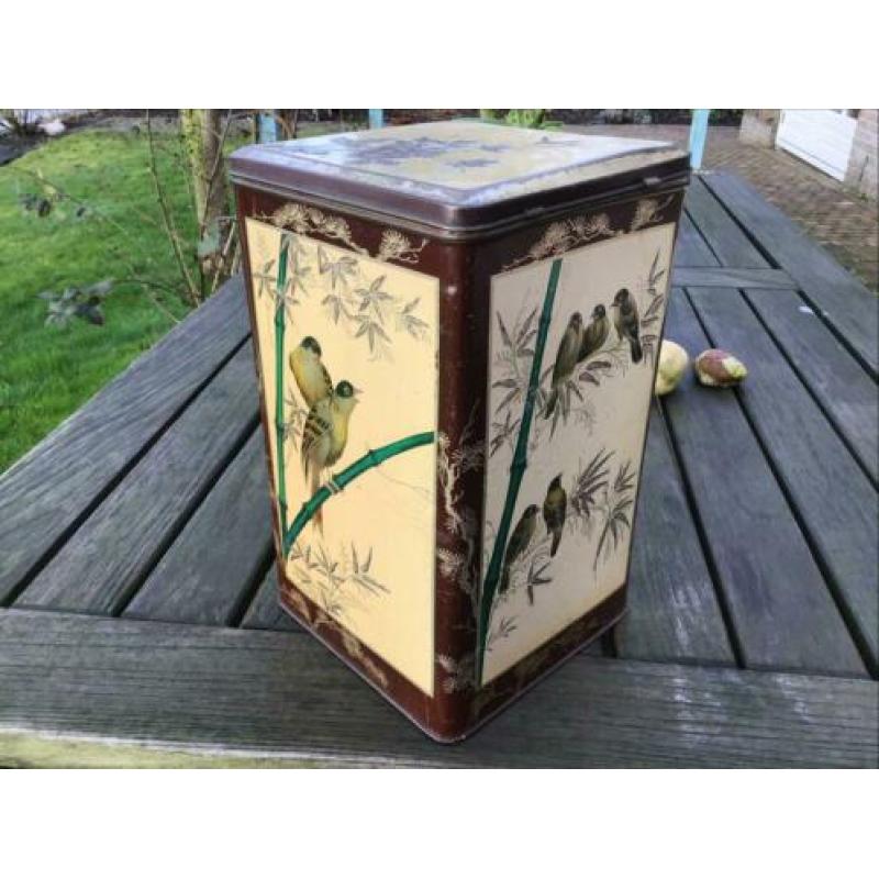 Blik “Bekkers” vogels 28hoog x 17cm vierkant.
