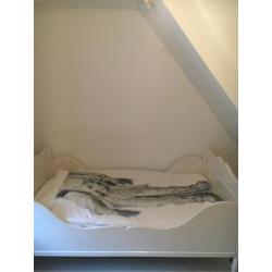 Sfeervol grenen bed