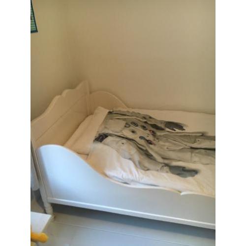 Sfeervol grenen bed