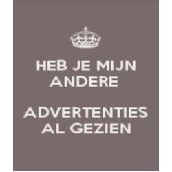 Mooi gipsenbeeld van ploegend paard en boer.
