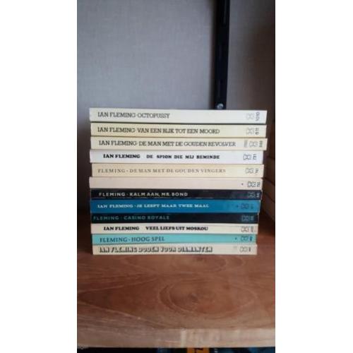 Ian Fleming - Bond titels in pockets