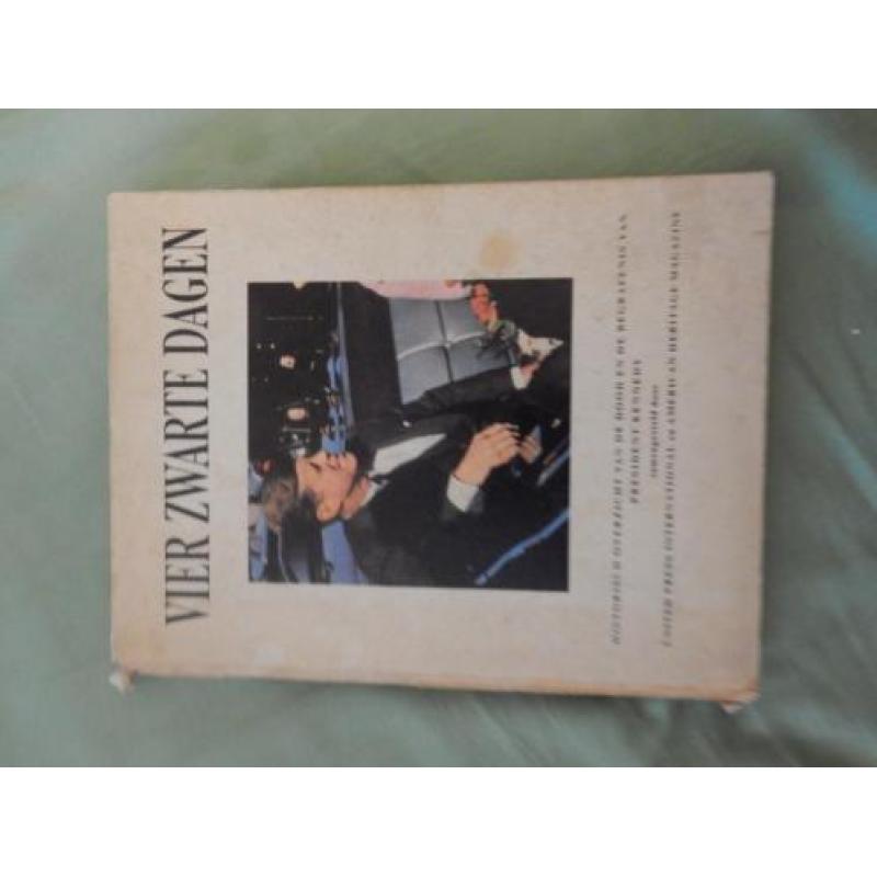 boek over de moord op J.F. Kennedy jaren 60