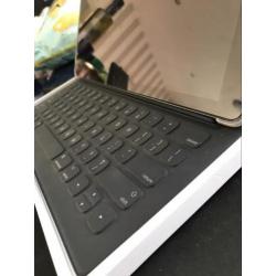 iPad pro 12.1 inch smart keyboard