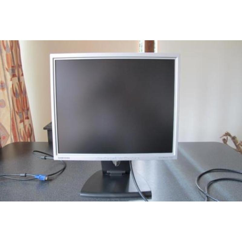 Samsung SyncMaster 172N 17 inch kantelbaar