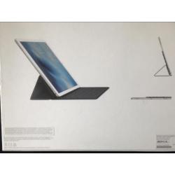 iPad pro 12.1 inch smart keyboard