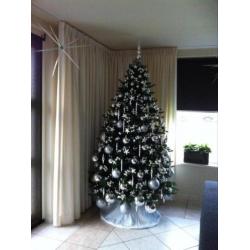 Kerstboom kunst met versiering.