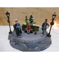 lemax Nanny strolls in the children park kerstdorp tafereel