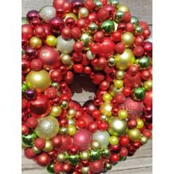 Rood/groene kerstkrans.....51 cm doornee