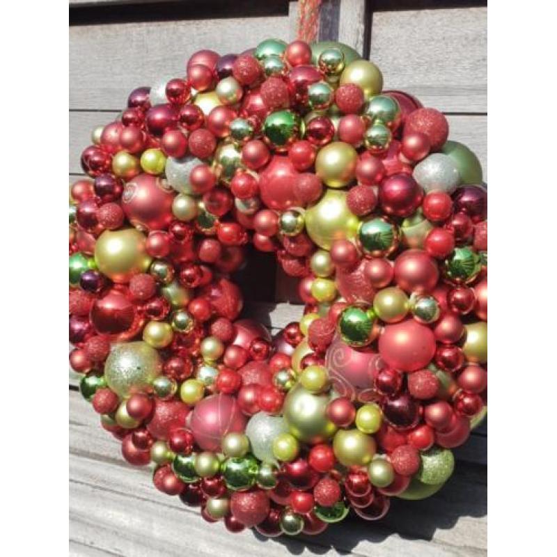 Rood/groene kerstkrans.....51 cm doornee