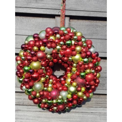 Rood/groene kerstkrans.....51 cm doornee