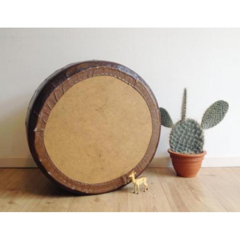Bruine vintage lapjes poef. Vintage patchwork kruk