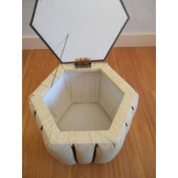 zeshoekige naaibox of poef retro vintage jaren 50 / 60
