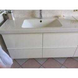 Hoge badkamer kast 160x40x37 diep.