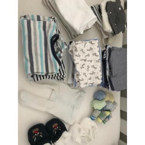 zeer mooi en compleet pakket babykleding voor jongen (mt 50/